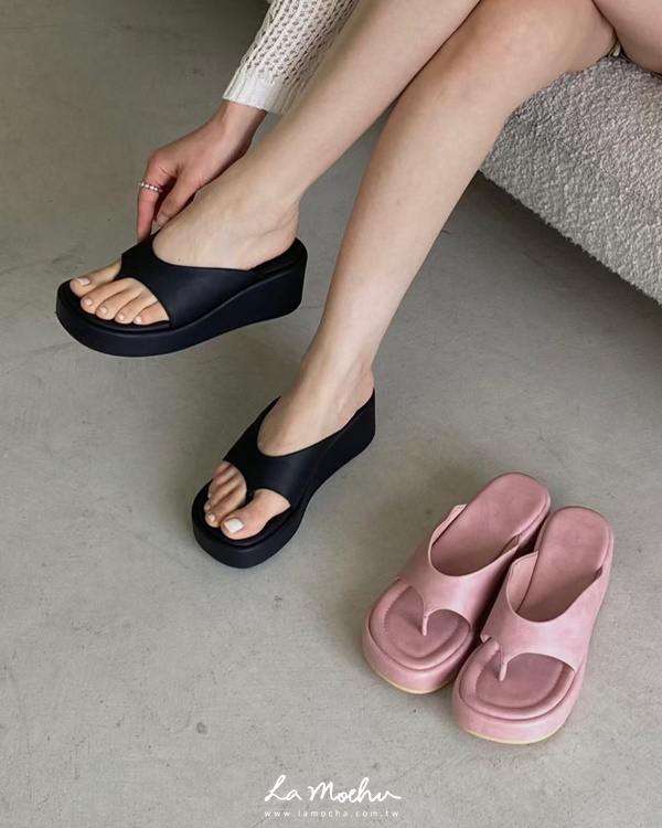 前包式皮革夾腳楔型鞋(偏小半號/6CM)